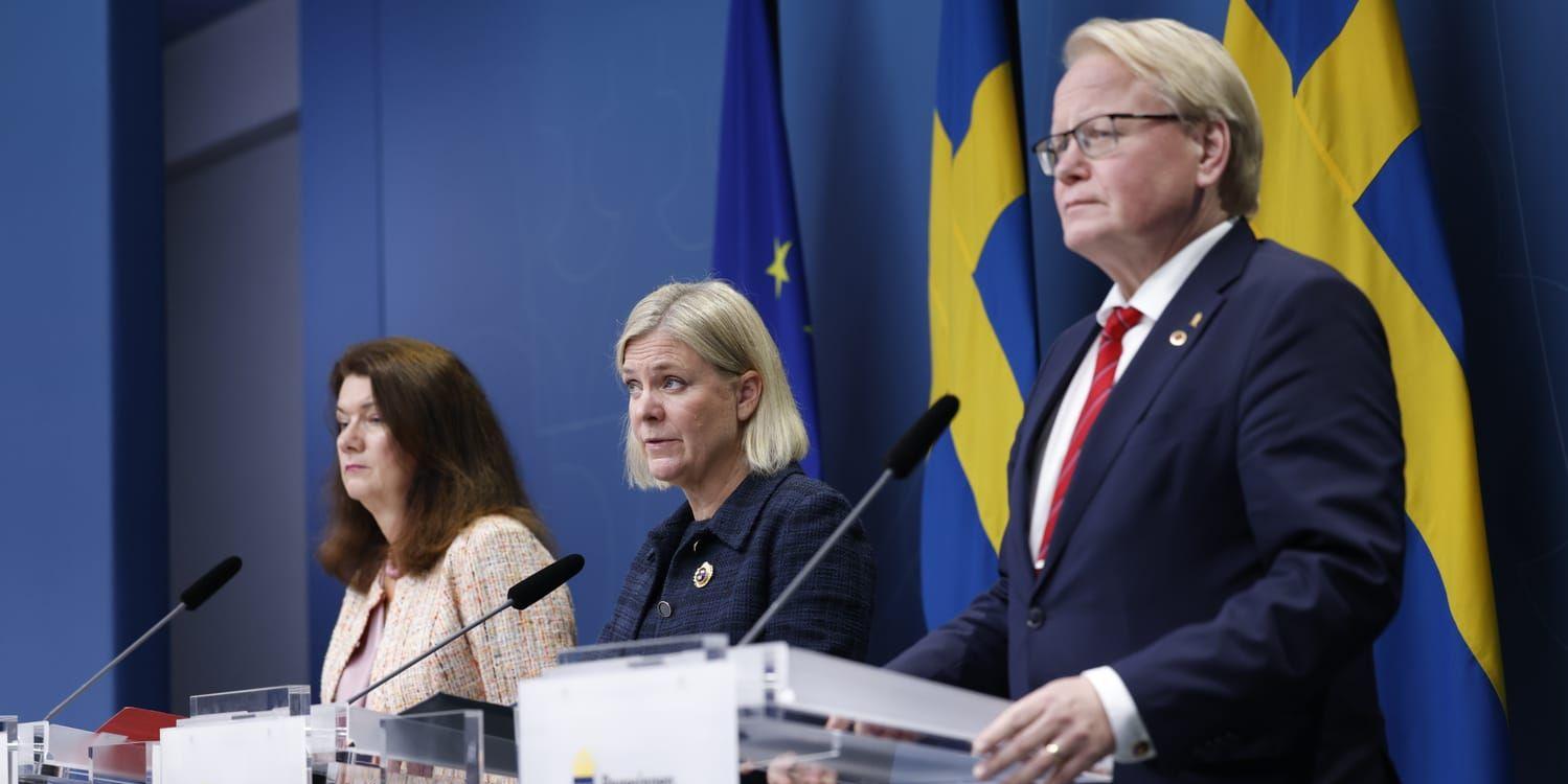 Utrikesminster Ann Linde (S), statsminister Magdalena Andersson (S) och försvarsminister Peter Hultqvist (S) håller pressträff med anledning av gasläckan i Östersjön från Nord Stream.