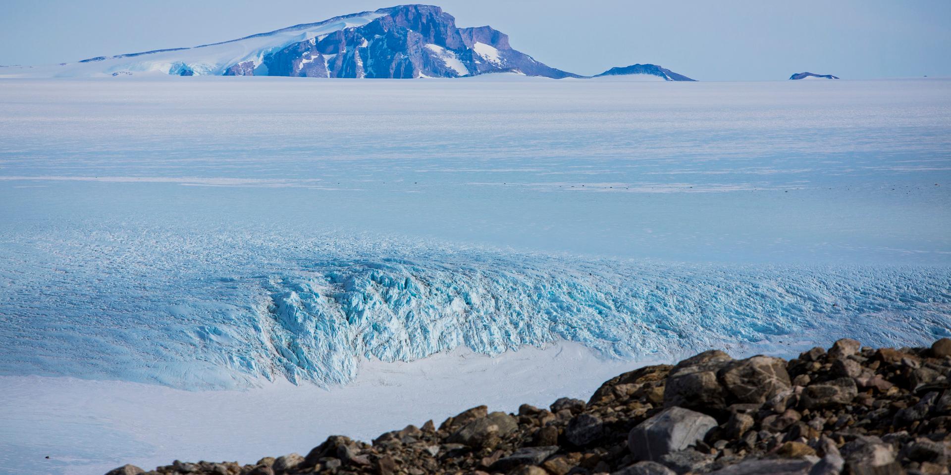 Genrebild över Antarktis, där en forskningsstation drabbats av ett covidutbrott.