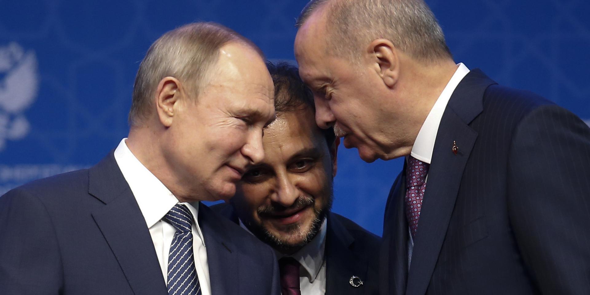 Rysslands president Vladimir Putin och Turkiets Recep Tayyip Erdogan har haft anledning att diskutera flera konflikter som länderna står på varsin sida i. Arkivbild.