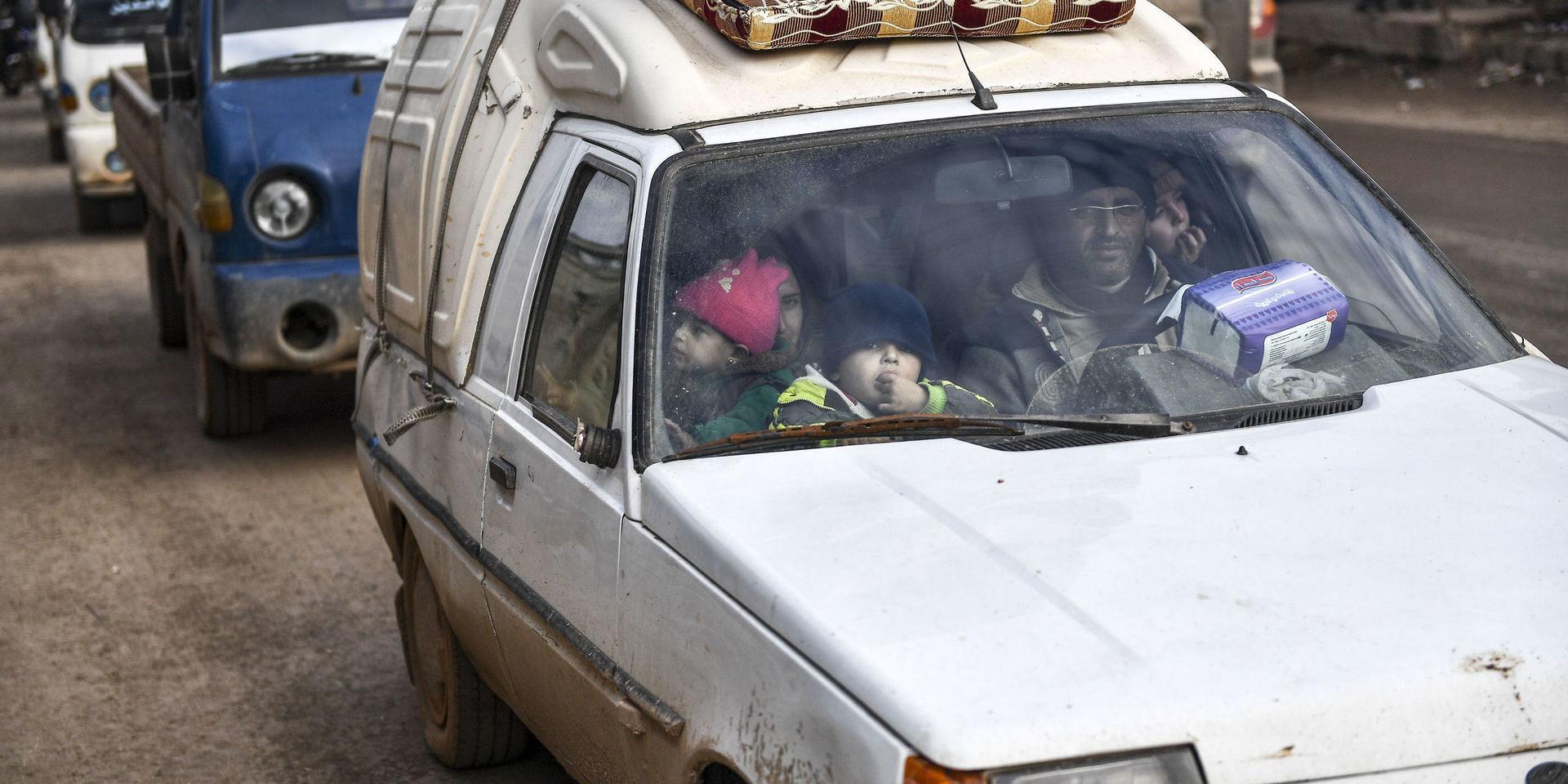 Civila som flyr till säkrare områden i Idlib.