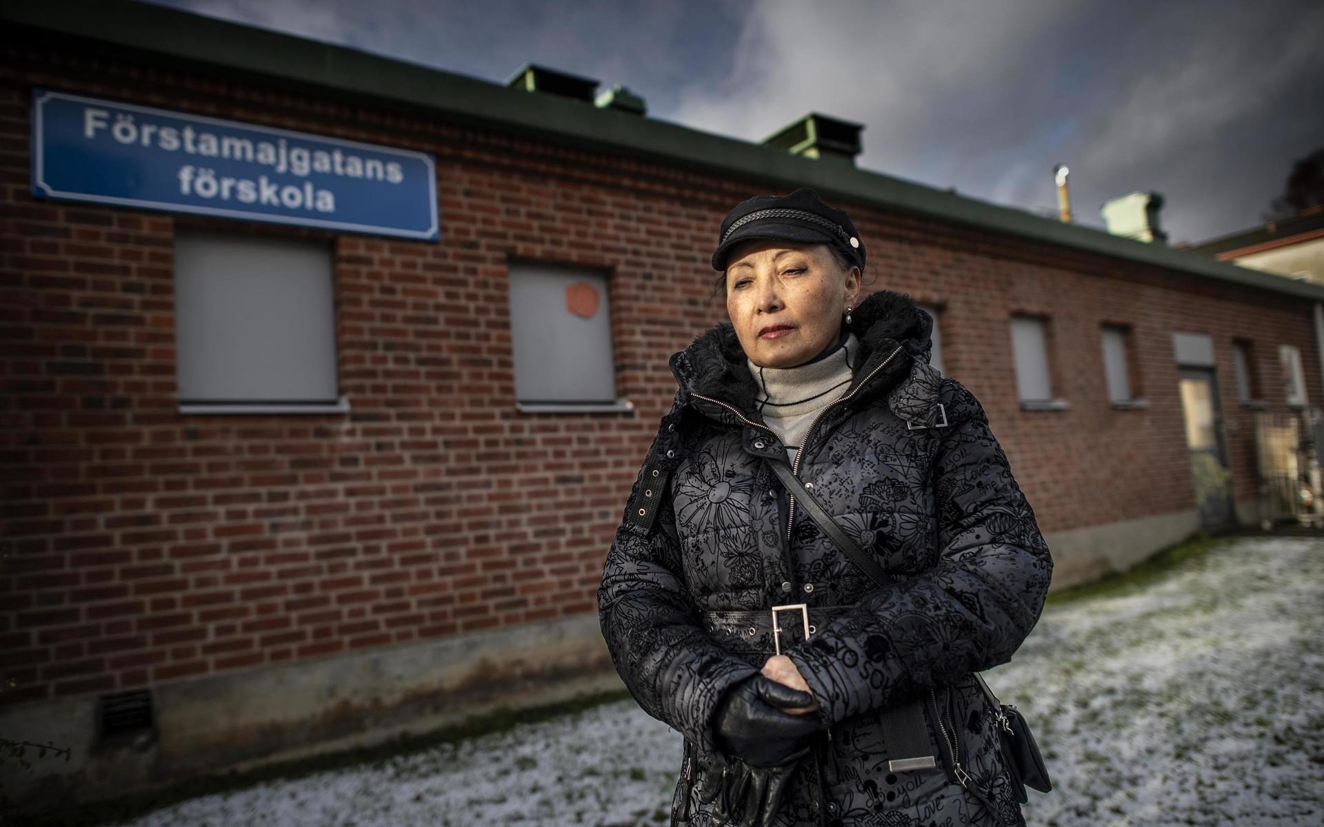 När GP skrev om Gulnar Kozhabekova för en knapp vecka sedan hotades hon av sparken på grund av att hon vägrade jobba utan munskydd – nu har Göteborg svängt och lovar att erbjuda skyddsutrustning till alla anställda i förskolan.