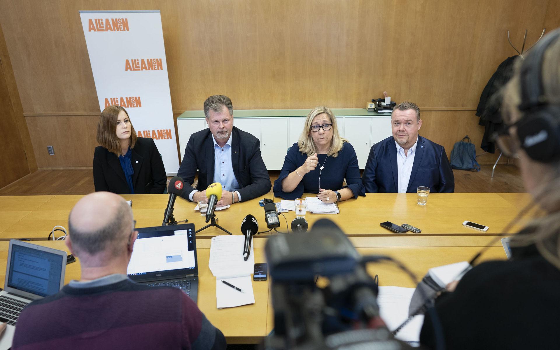 Alliansen kommer att bilda minoritetsstyre i Göteborg, det meddelade gruppledarna för de fyra borgerliga partierna under en presskonferens på onsdagen. 