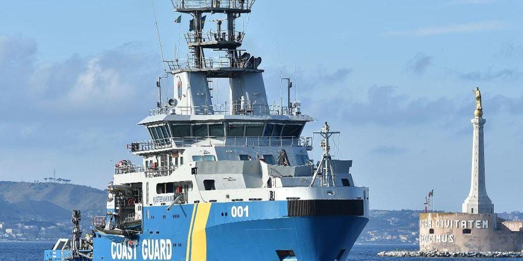 Kustbevakningens fartyg Poseidon var med och räddade 800 migranter i måndags. ARKIVBILD.