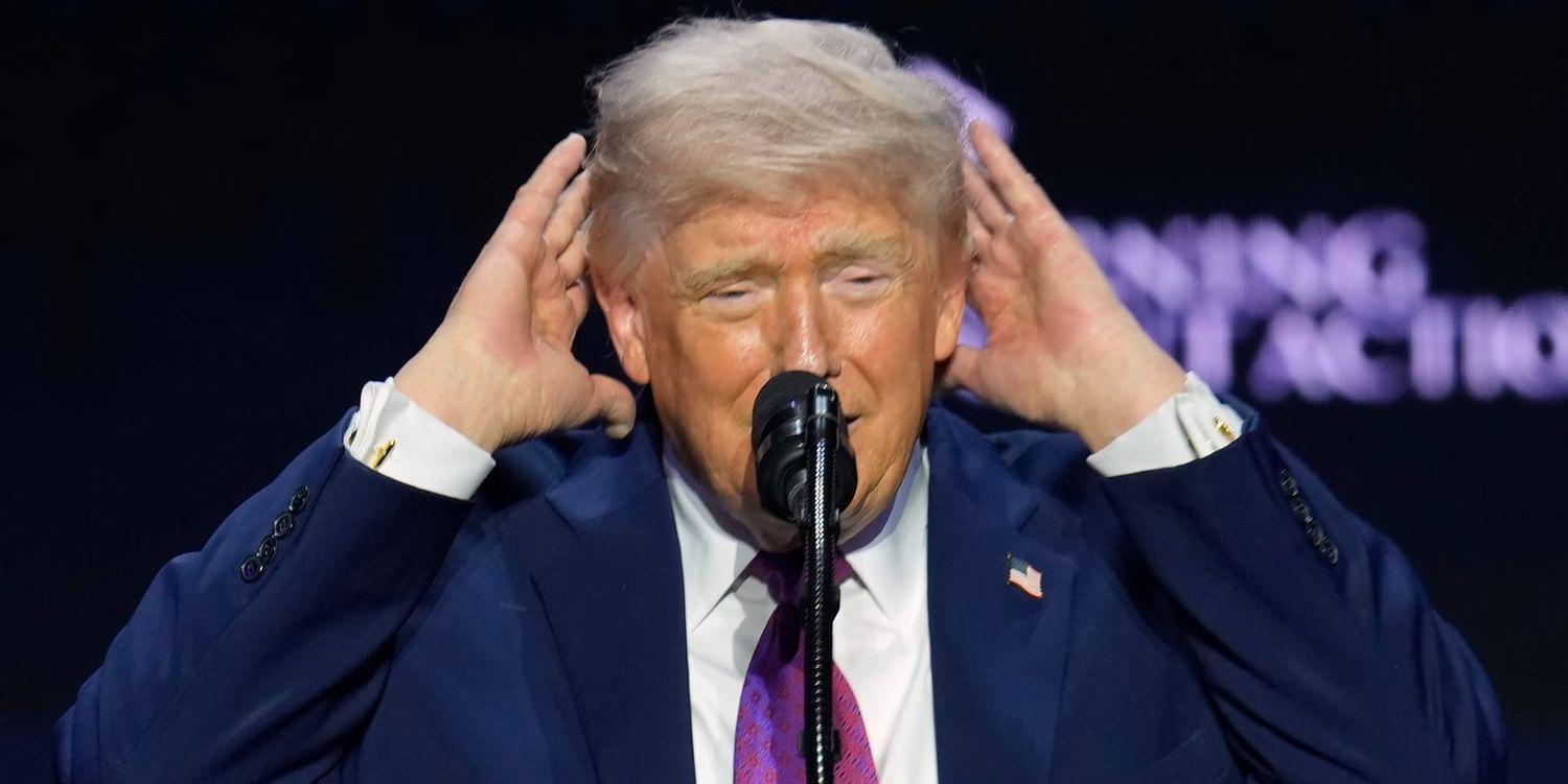 Donald Trump håller tal. 