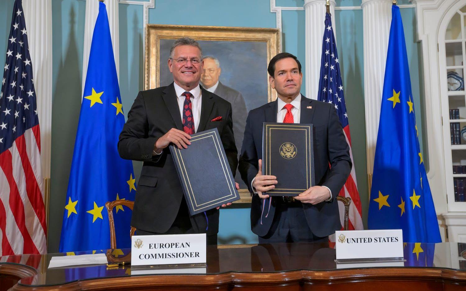 Handelskommissionär Maros Sefcovic, till vänster, med USA:s utrikesminister Marco Rubio i Washington under fredagen.