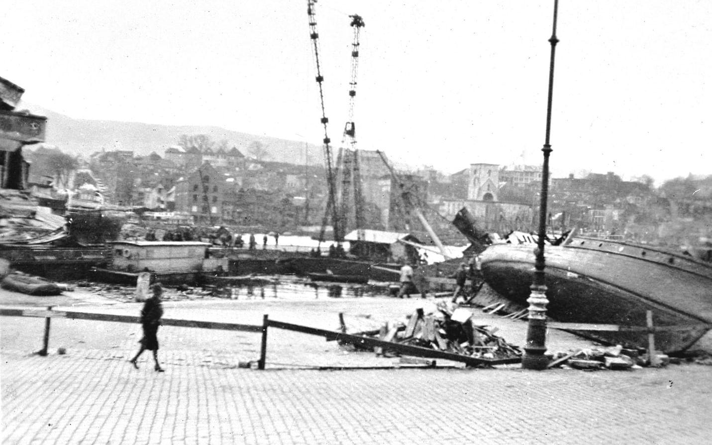 Mängder av ammunition finns i norska farvatten och på land efter främst andra världskriget och Nazitysklands ockupation. Bilden är från Bergen 1944 när ett tyskt fartyg med ammunition exploderade i hamnen. Arkivbild.