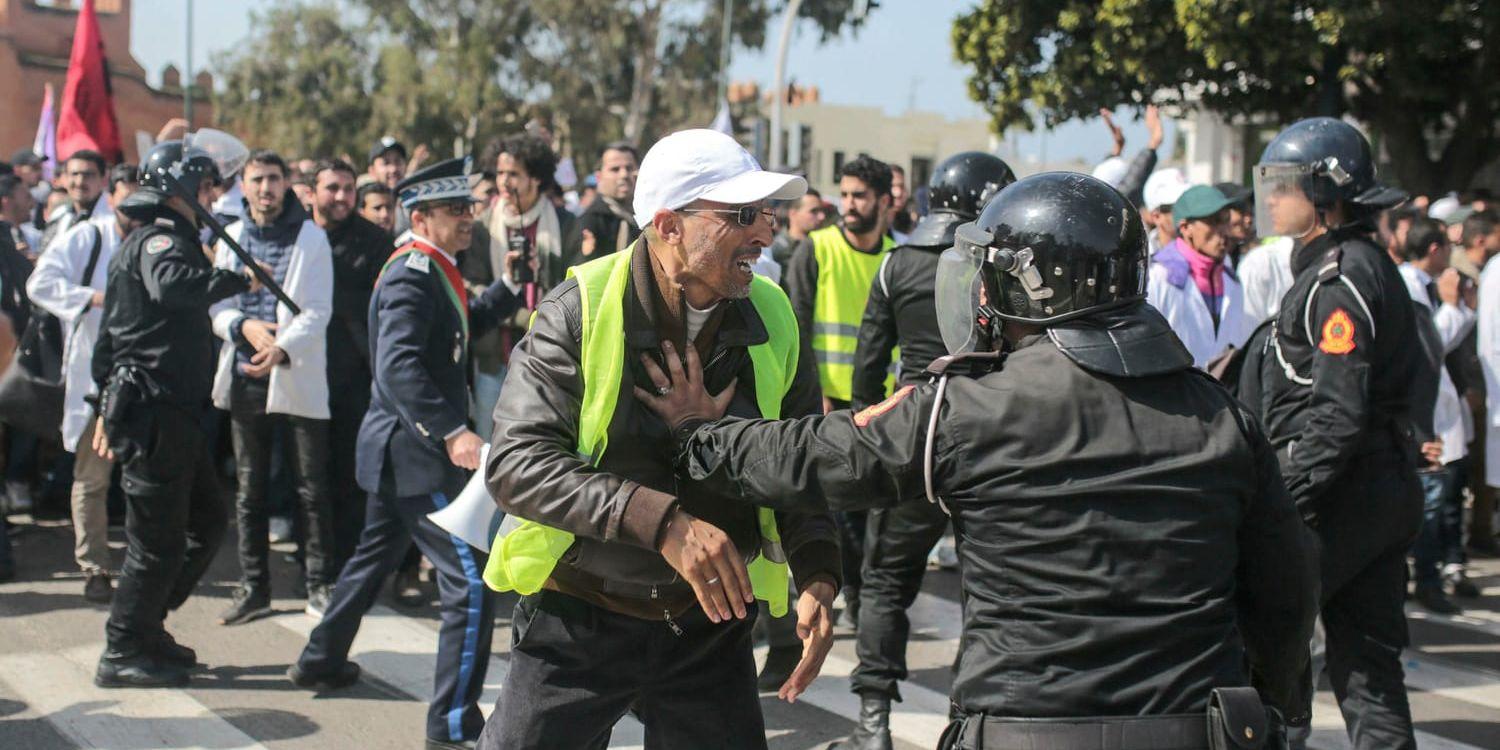 En annan drabbning mellan polis och missnöjda lärare i Marockos huvudstad Rabat, i februari i år.