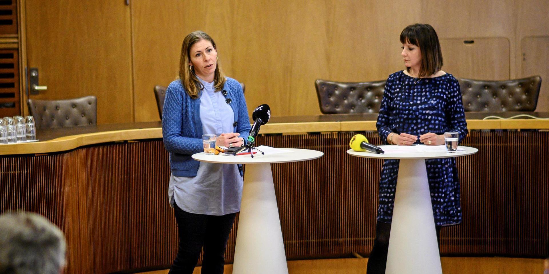 Elisabet Lann (KD) och Marina Johansson (S) har olika syn på hur man ska gå till väga för att möta Arbetsmiljöverkets krav på staden.