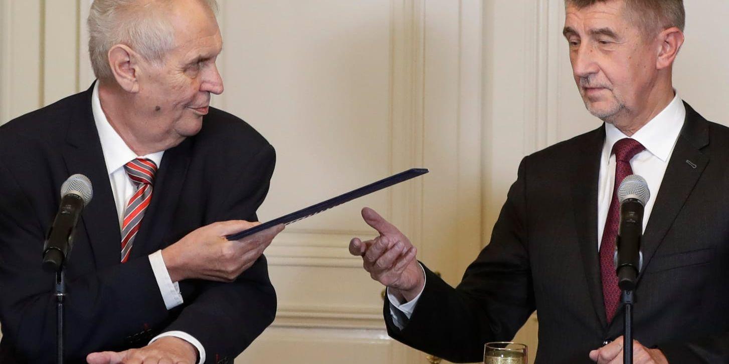 Tjeckiens president Milos Zeman, vänster, och nye premiärministern Andrej Babis efter valet i oktober, då Babis parti Ano blev det största partiet.