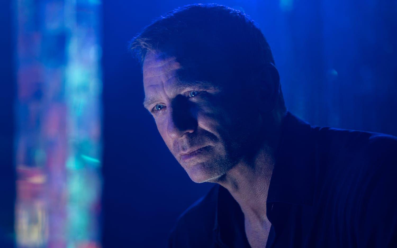 Daniel Craig som James Bond i ”No time to die”. Phoebe Waller-Bridge, skaparen bakom tv-serier som ”Fleabag” , har medförfattat nya Bond-filmen, där hon velat ”smyga in lite feminism”.