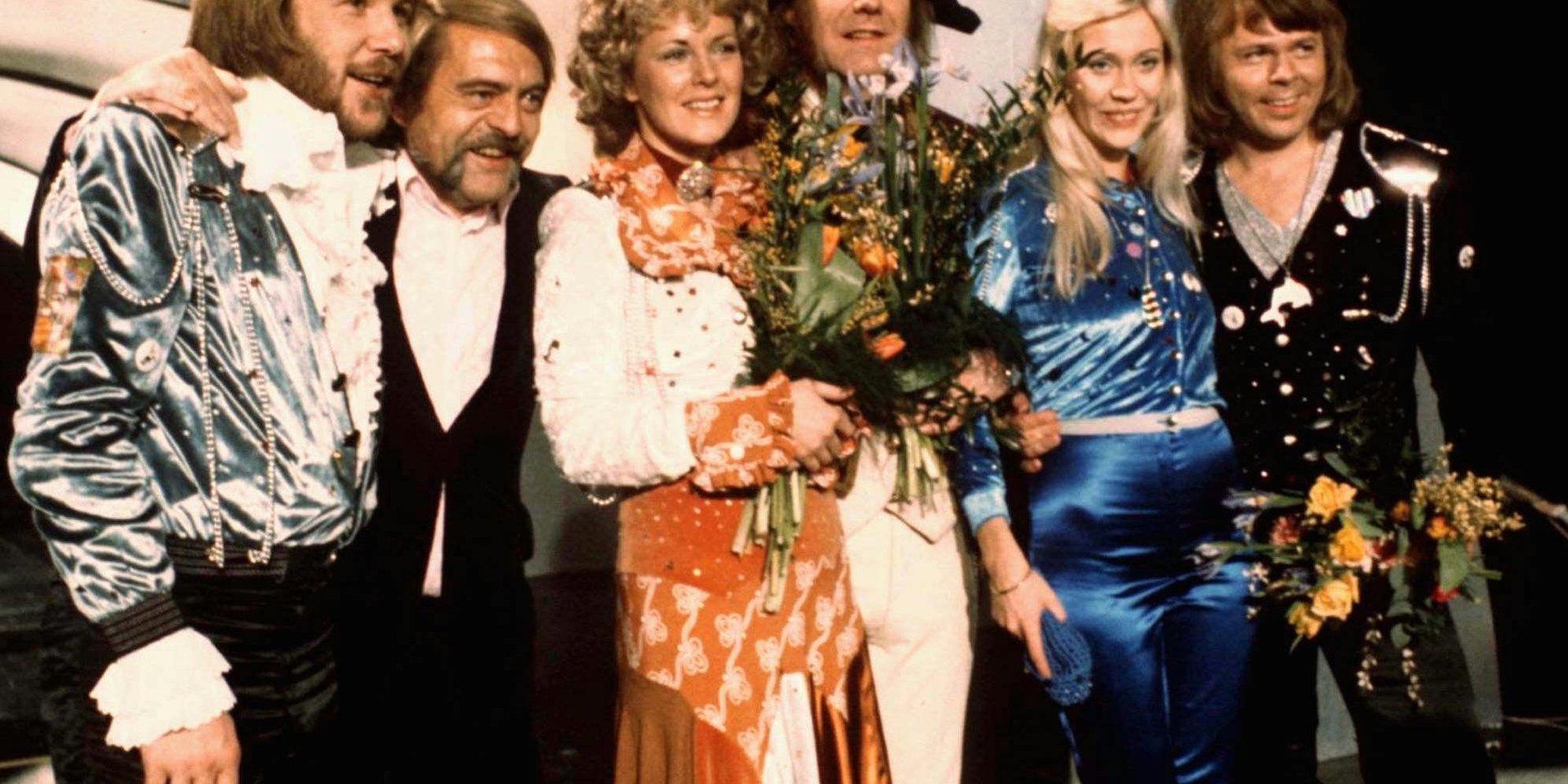 Abba, här med sin manager Stikkan Andersson och dirigenten Sven-Olof Walldoff, fick 'nul points' av den brittiska juryn i Brighton 1974. Arkivbild.