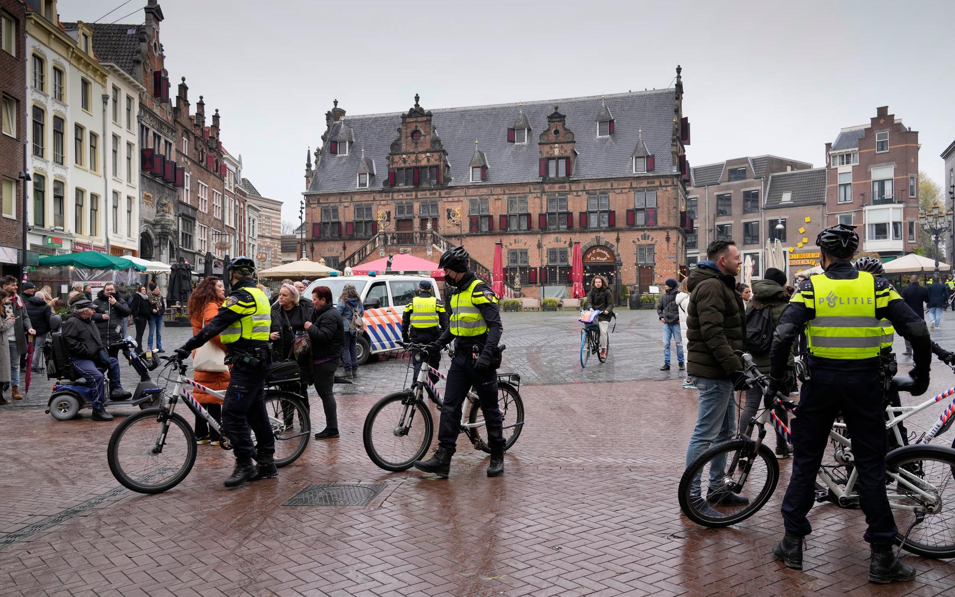 I nederländska Nijmegen avbröt polisen en demonstration mot covid-19-restriktioner.