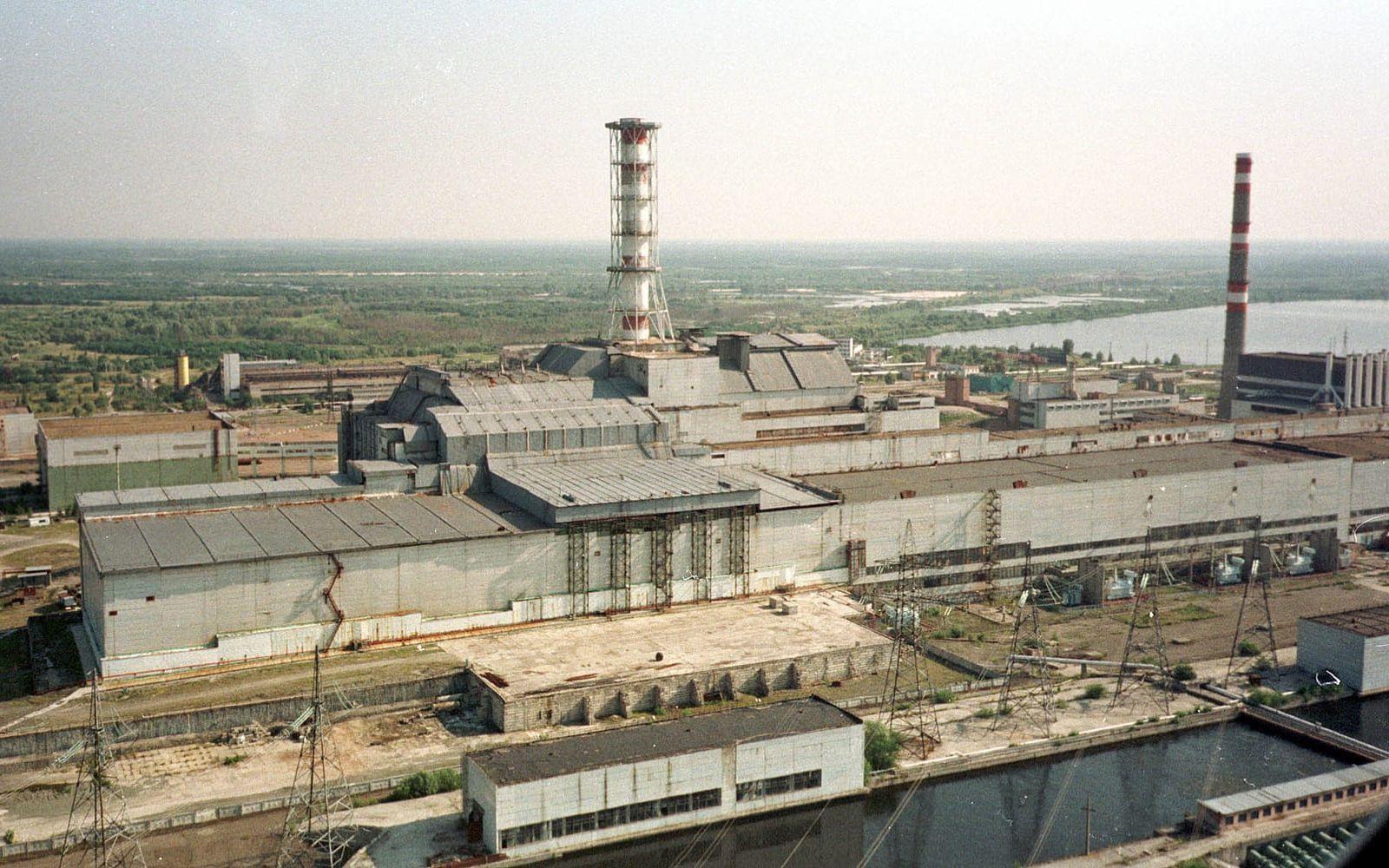 Flygfoto över reaktor fyra från 1998.