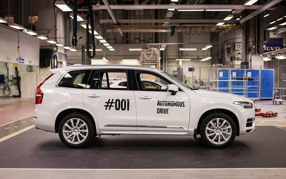 Fordonstillverkarna tävlar just nu om vem som kan få fram den första helt självkörande, autonoma, bilen. Volvo Cars driver till exempel projektet Drive Me i Göteborg just nu.