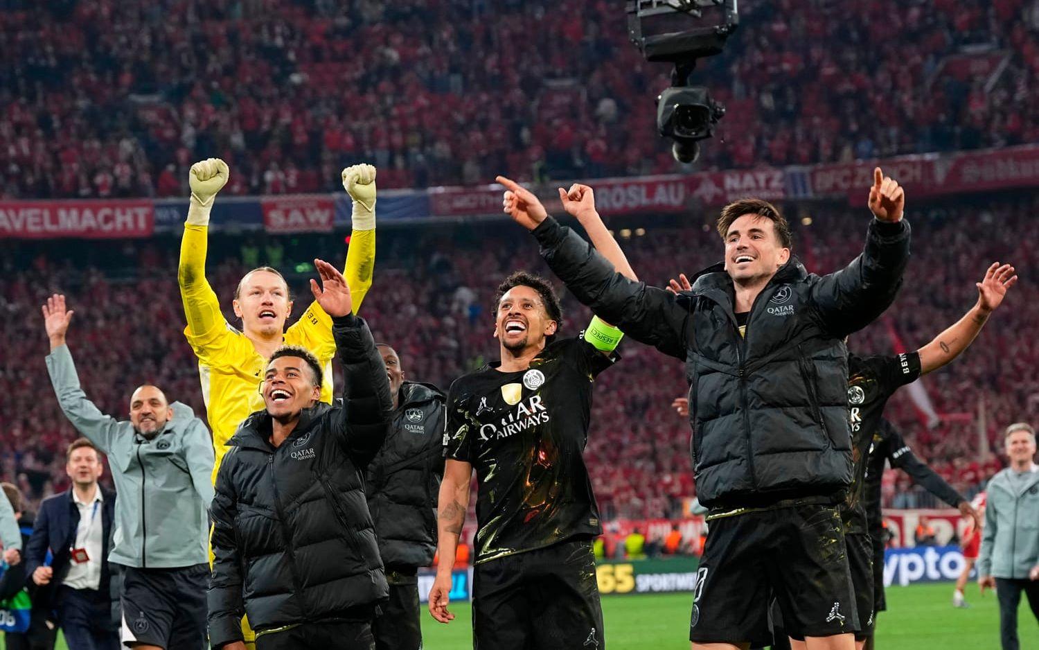 PSG-spelarna firar finalplatsen i Champions League.