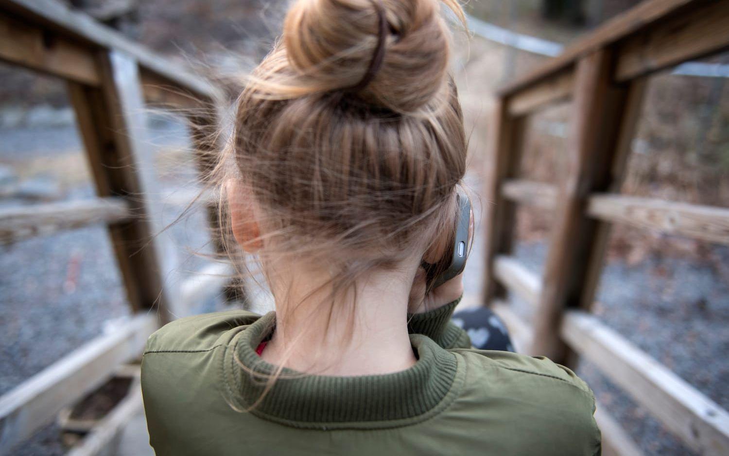 Ecpat får allt fler samtal om AI-genererade nakenbilder till sin stödlinje. 