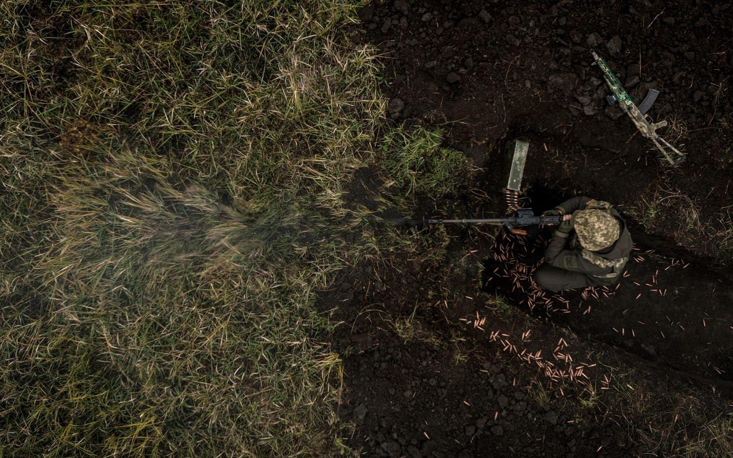 En ukrainsk soldat i träning i Donetsk den 29 november. Bilden har distribuerats av den ukrainska militären.