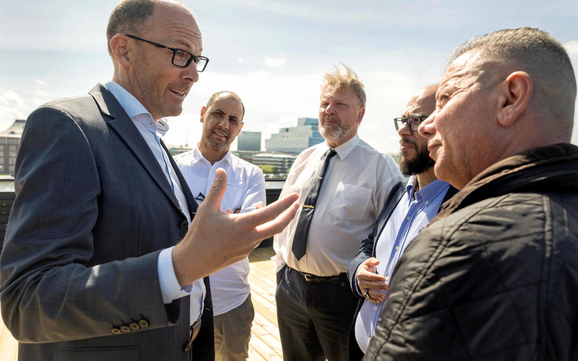 Henrik Munck, Abdelmajid Berzouami, Ulf Boström, Redwan Alhourani,  och Wilson Odisho från nystartade Göteborgspartiet på en presskonferens under fredagen.