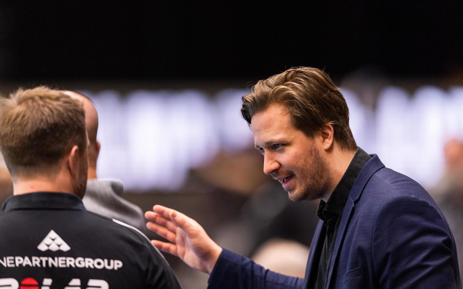 Sävehofs sportchef Emil Berggren berättar om draget för att stoppa Skövde från att avlyssna lagets timeouter. 