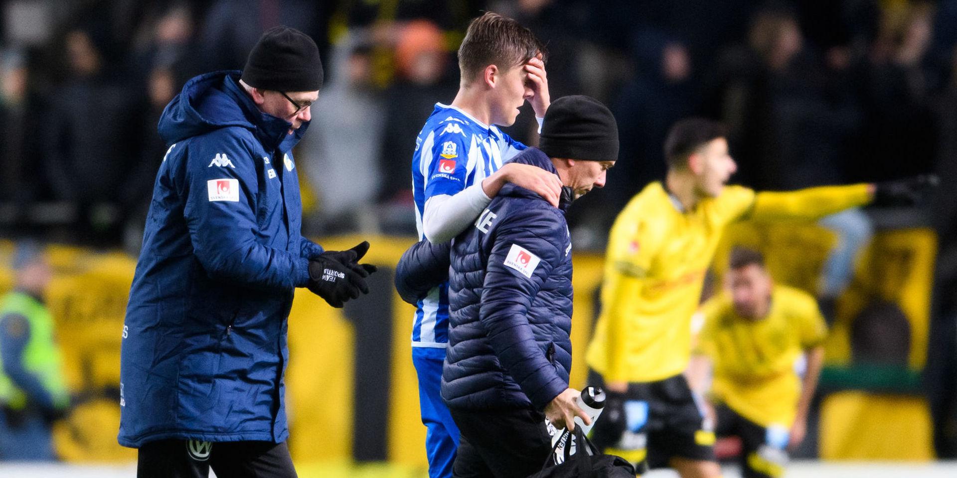 Emil Holm utgår skadad mot Elfsborg.