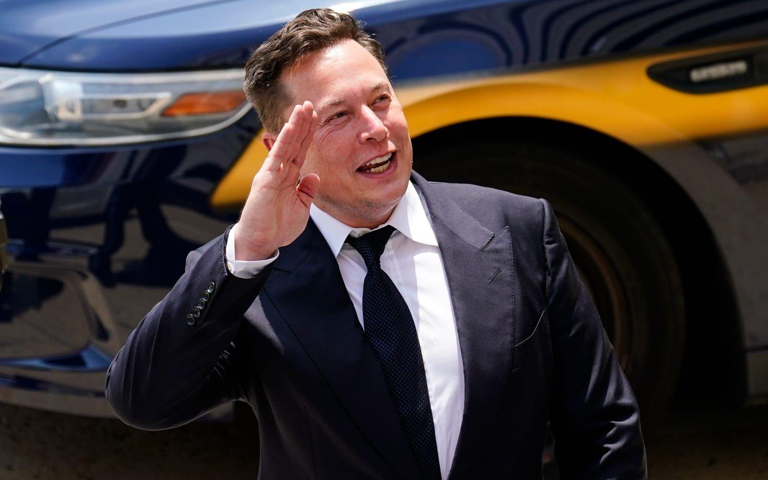 Trots det - hittills - misslyckade köpet av Twitter är Elon Musk världens rikaste människa igen, efter det att Tesla-aktien steg med 25 procent i maj. 