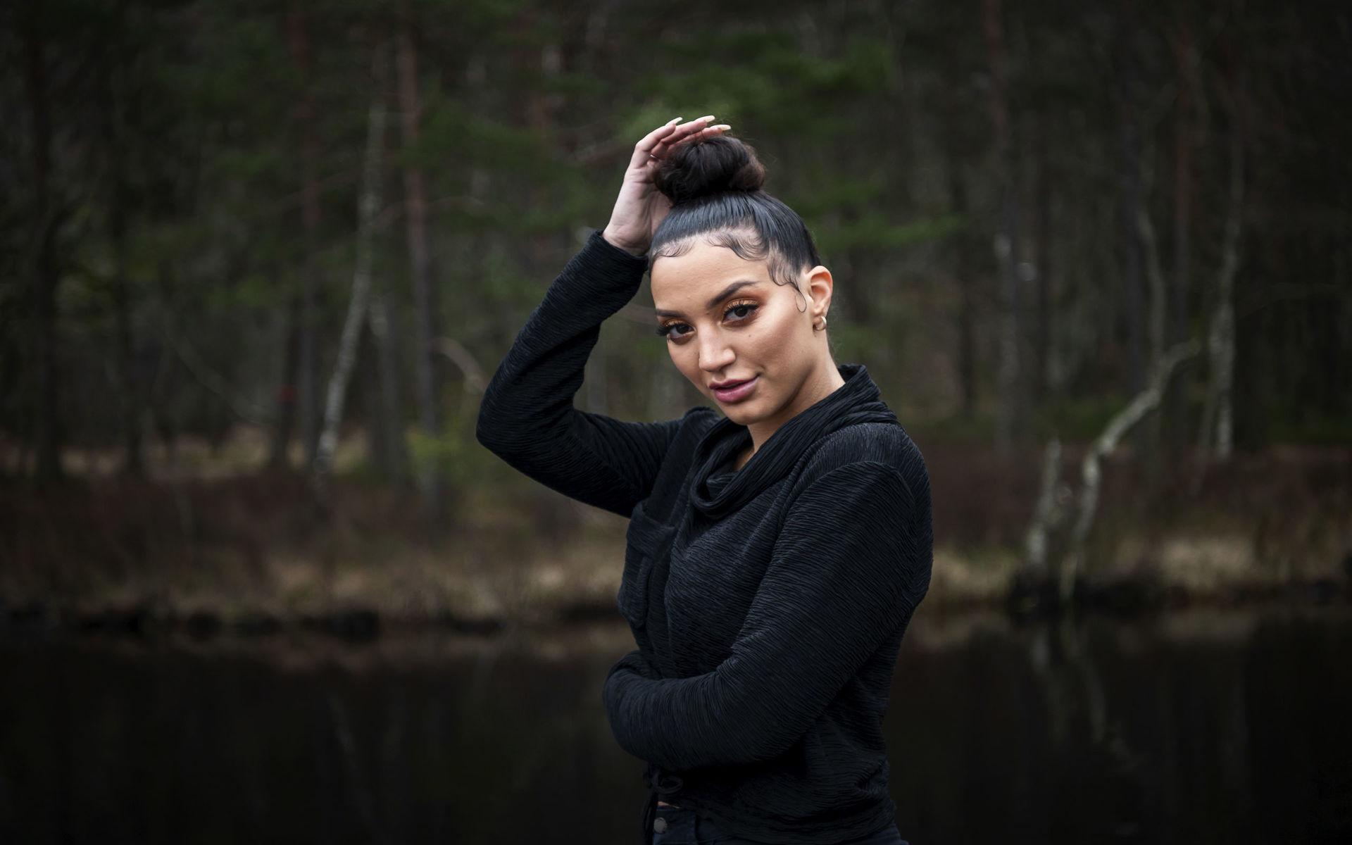 Taya Shawaki har tidigt i sin karriär dansat bakom både Eric Saade och Danny i Melodifestivalen.