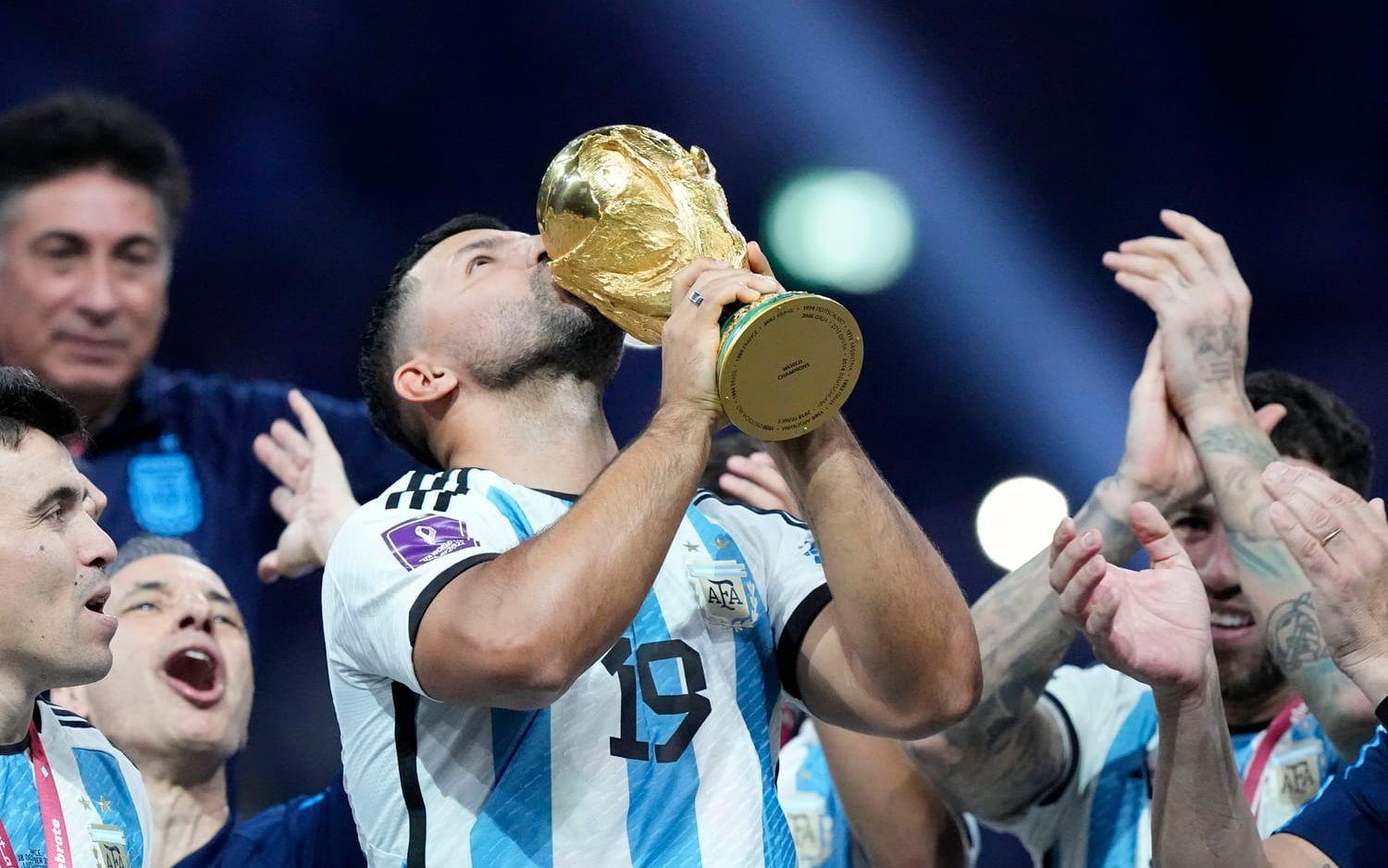 Sergio Agüero spelade inte VM-finalen, men var i allra högsta grad med och firade. 