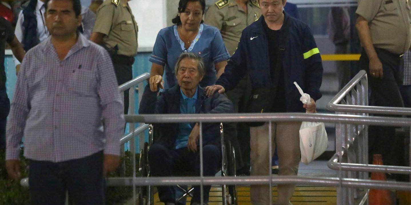 Expresident Alberto Fujimori lämnar sjukhuset i Lima, Peru.