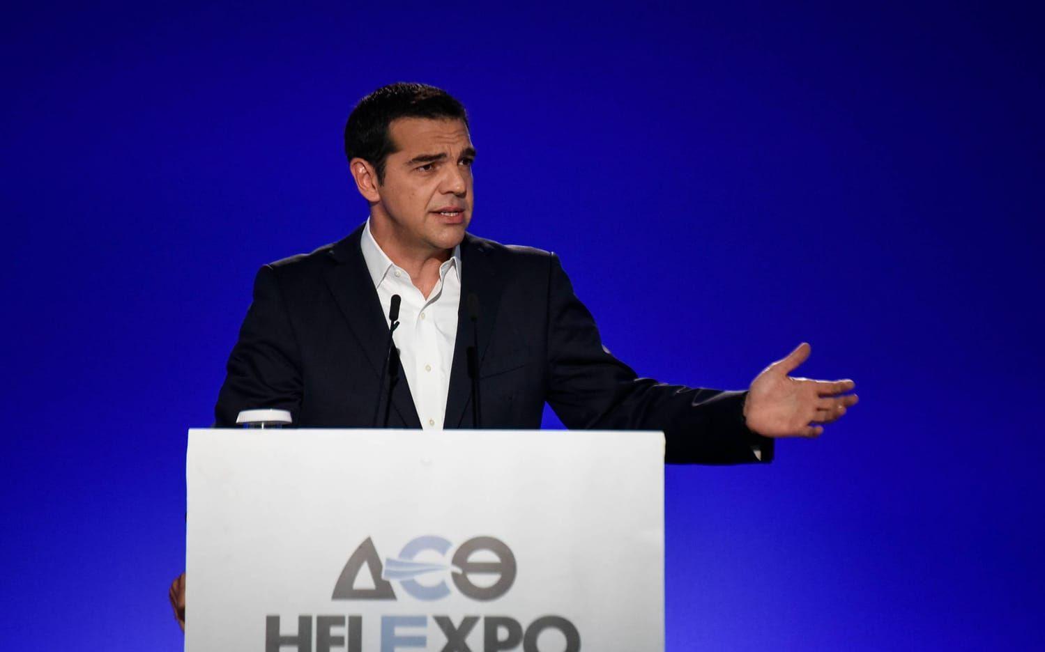 Greklands kris under de senaste åtta åren har väl knappast undgått någon. Alexis Tsipras har lett landet i snart tre år och landet verkar nu sakta men säkert resa sig ur krisen. Han har också stundtals hamnat i konflikt med övriga EU när det gäller skuldsanering och budgetnedskärningar kopplade till landets kris. Nyligen presenterade Alexis Tsipras att 1,4 miljarder euro ska delas ut till 3,4 miljoner fattiga greker inför julen. Pengarna kommer från ett budgetöverskott till följd av budgetnedskärningar och höjda skatter. Bild: AP Photo/Giannis Papanikos
