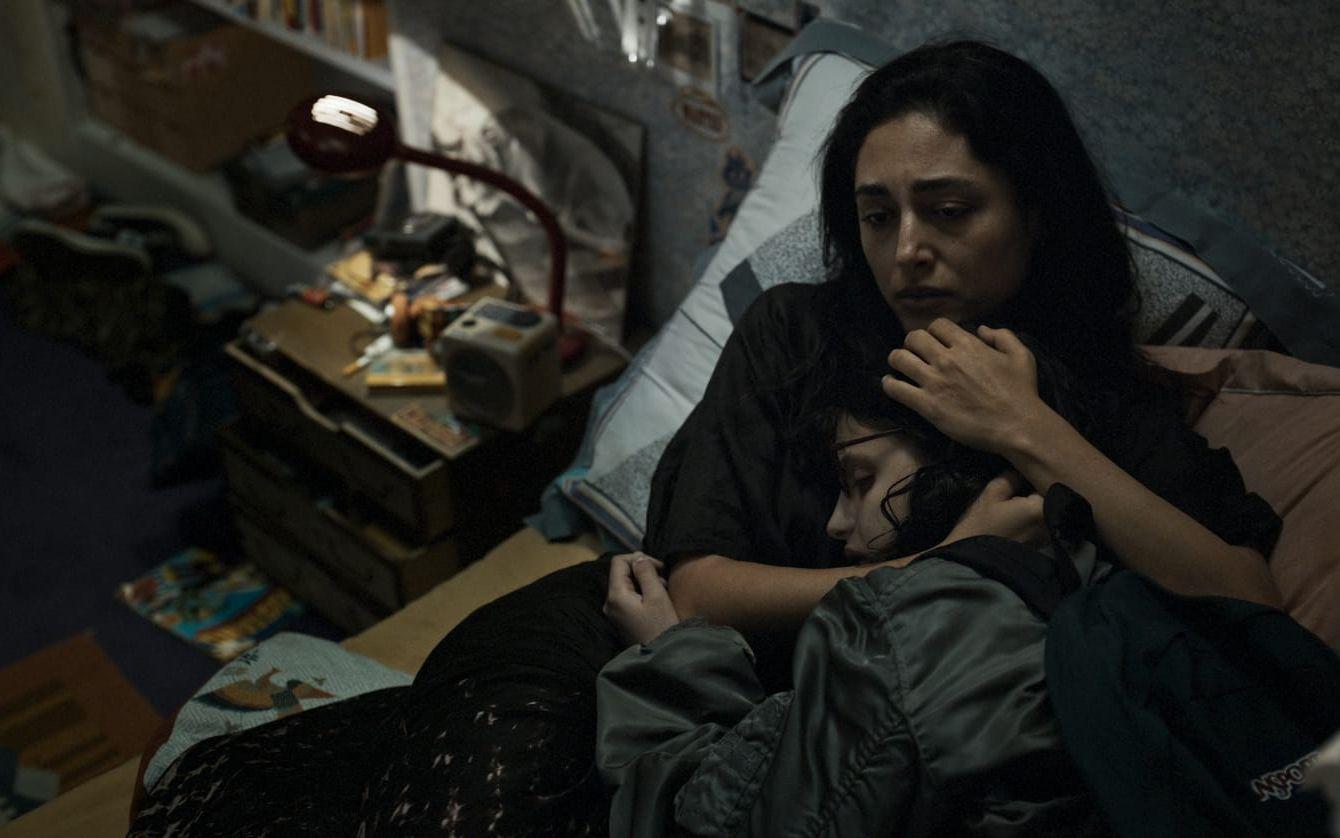 Golshifteh Farahani spelar Alphas (Mélissa Boros) ensamstående mamma i "Alpha". 