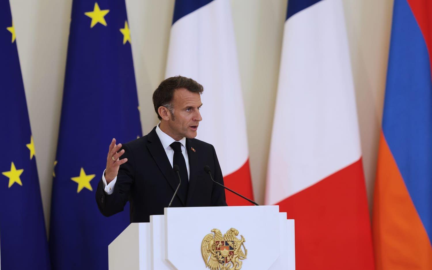 Frankrikes president Emmanuel Macron under ett besök i Armeniens huvudstad Jerevan.