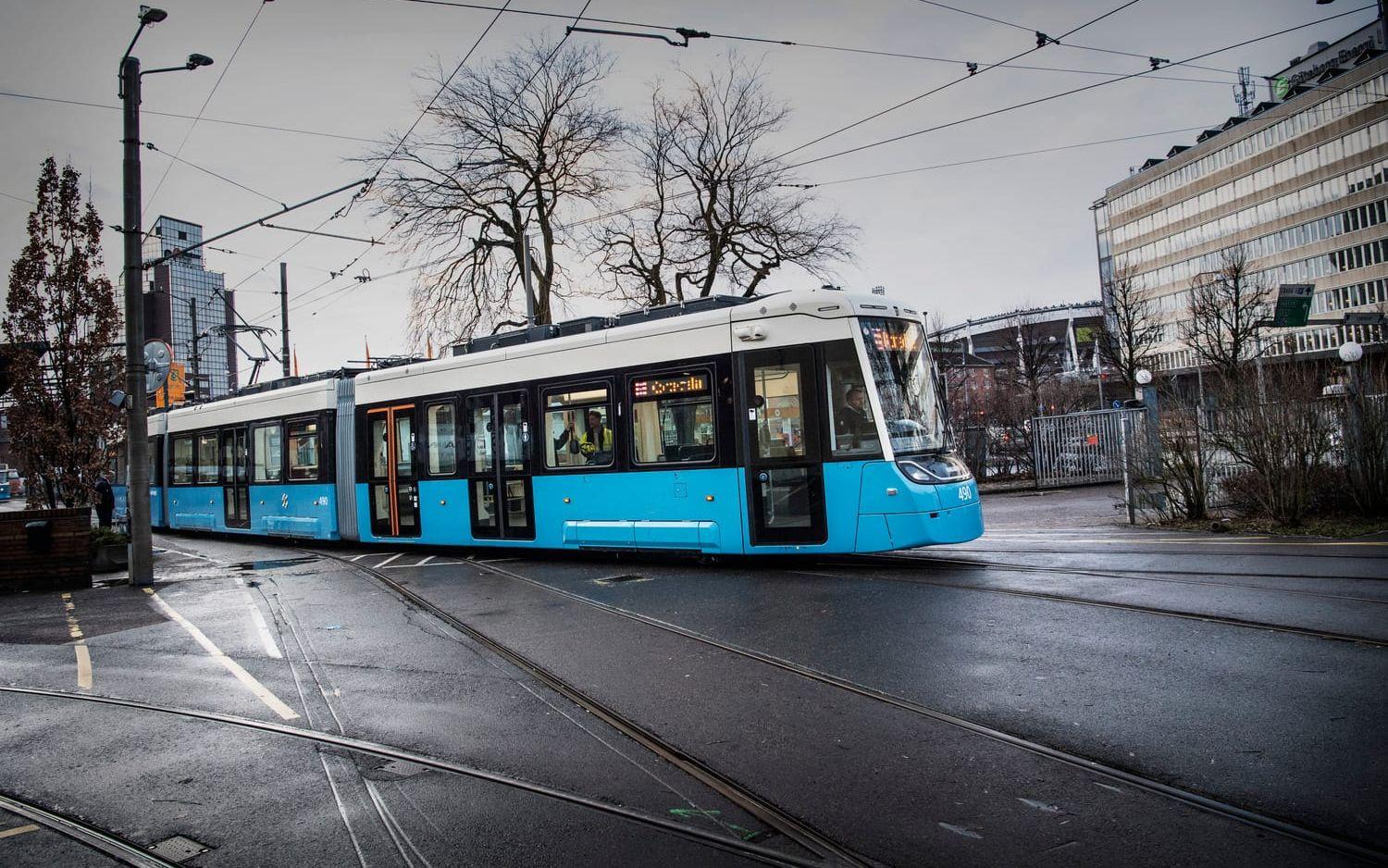 Göteborgs nya spårvagn, M33 som nu rullar på gatorna.