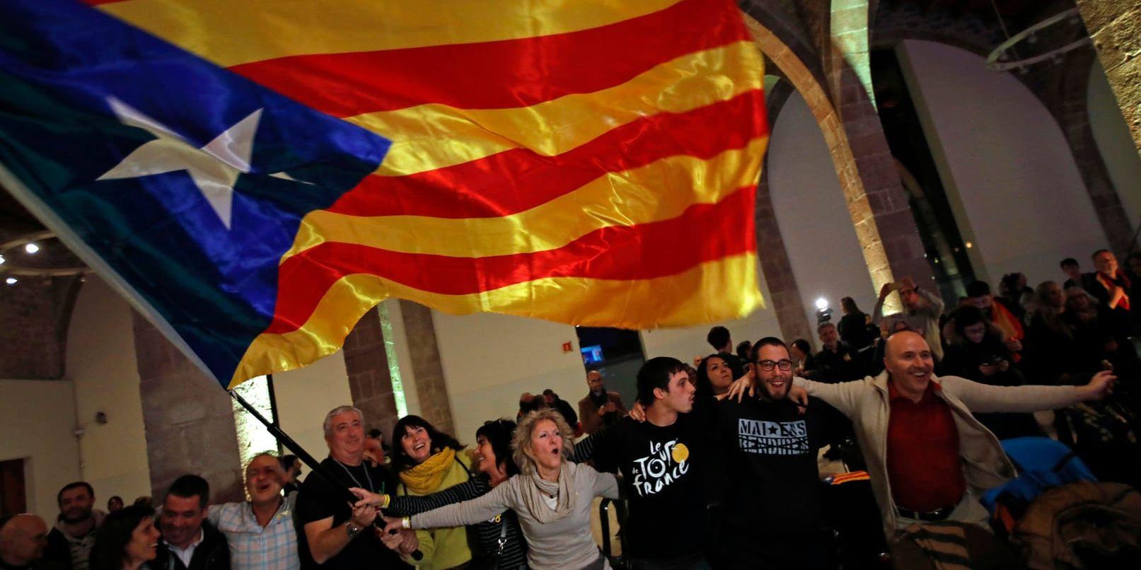 Katalanska separatister jublar efter segern i regionvalet.
