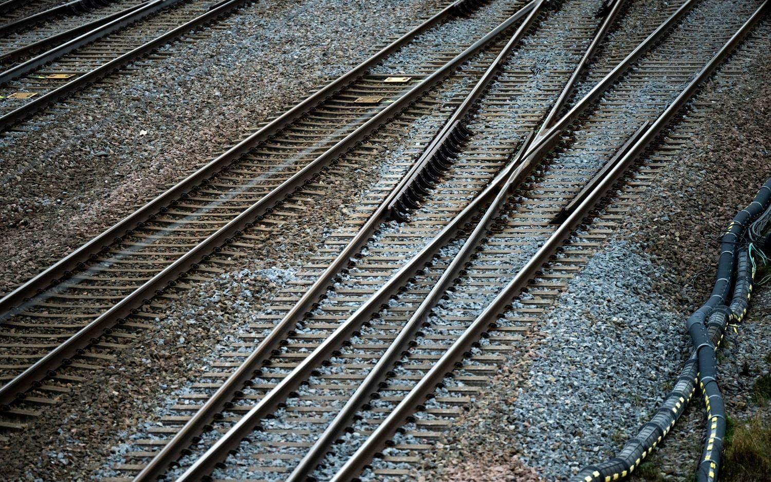 Tågspår och växlar vid Järna, där Ostlänken ska gå till Linköping. Men inte hela vägen fram till Linköping. Arkivbild.