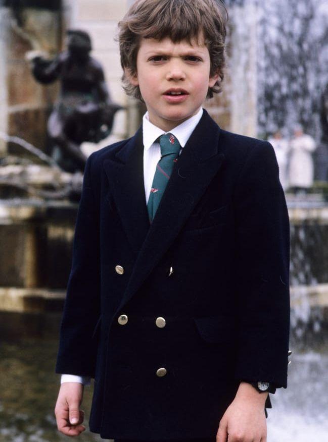 1988, 9 år: Visst klär han i kostym? Foto: Stella