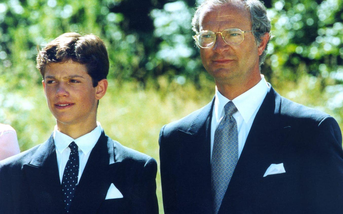 1994, 15 år: Pappa kungen på besök i Vadstena i samband med prinsens konfirmation. Foto: Stella