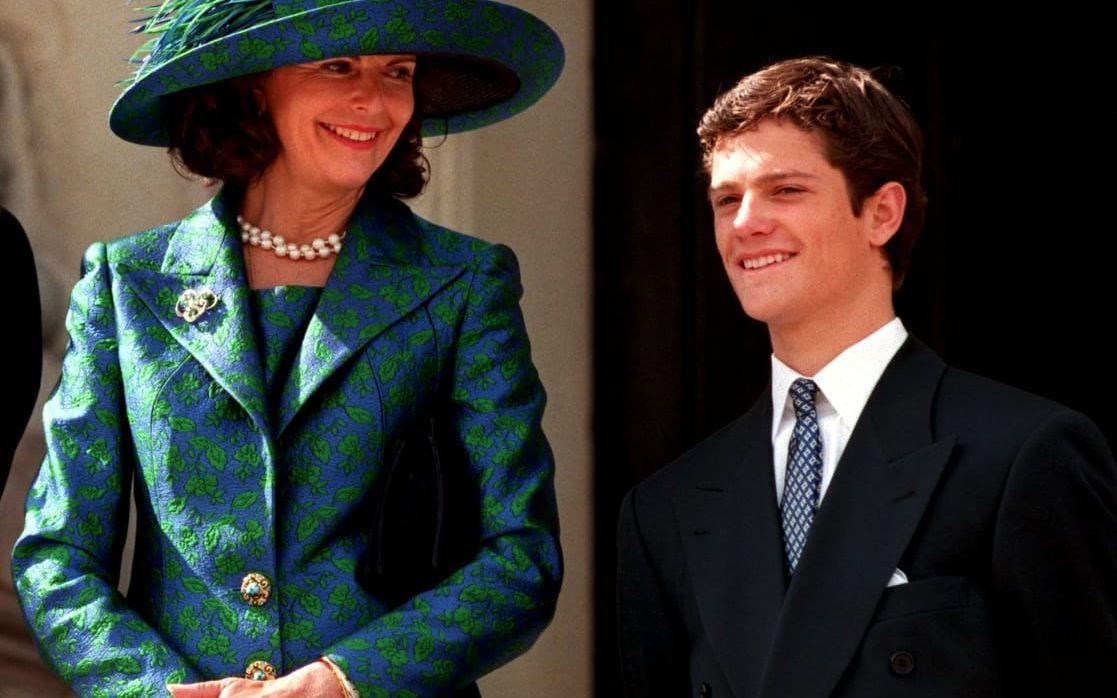 1998, 19 år: Prinsen och Silvia är med när kungen firar 25 år som regent. Foto : TT