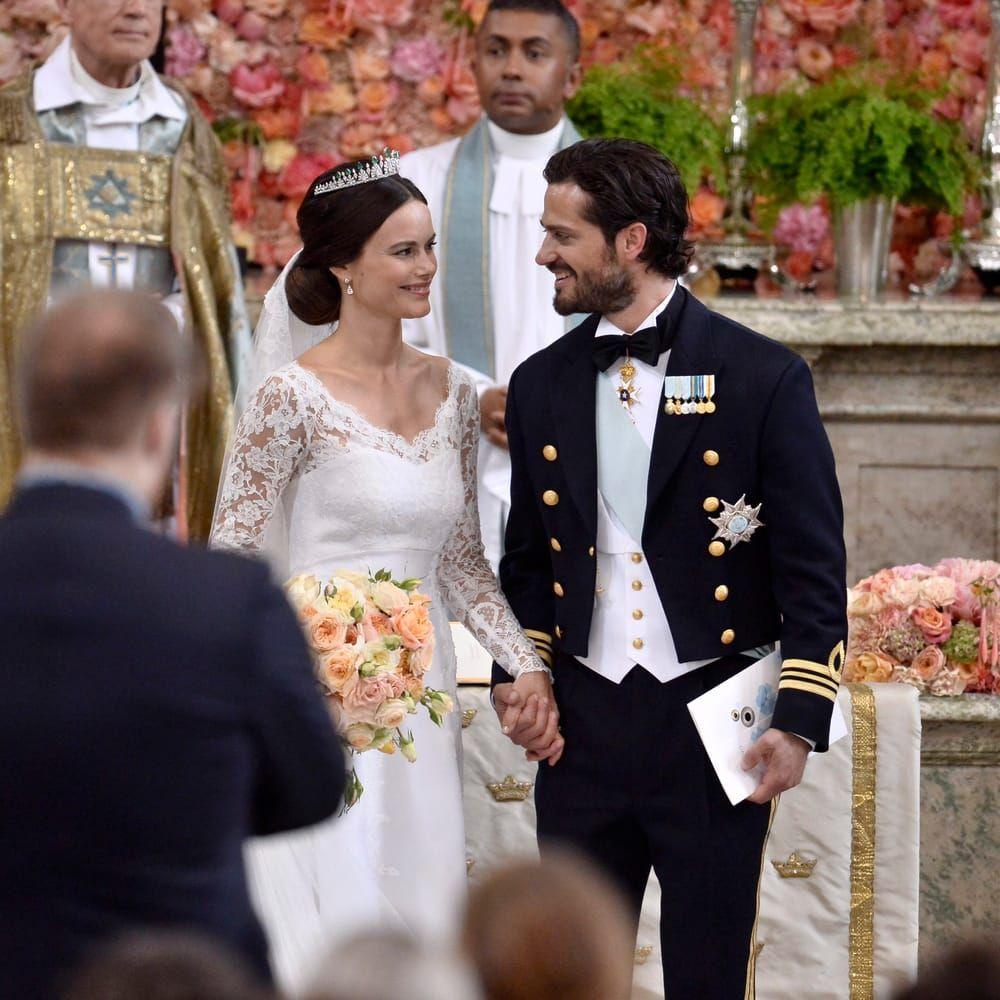 2015, 36 år: Det var mycket känslor när prinsen och Sofia gifte sig den 13 juni. Foto: TT