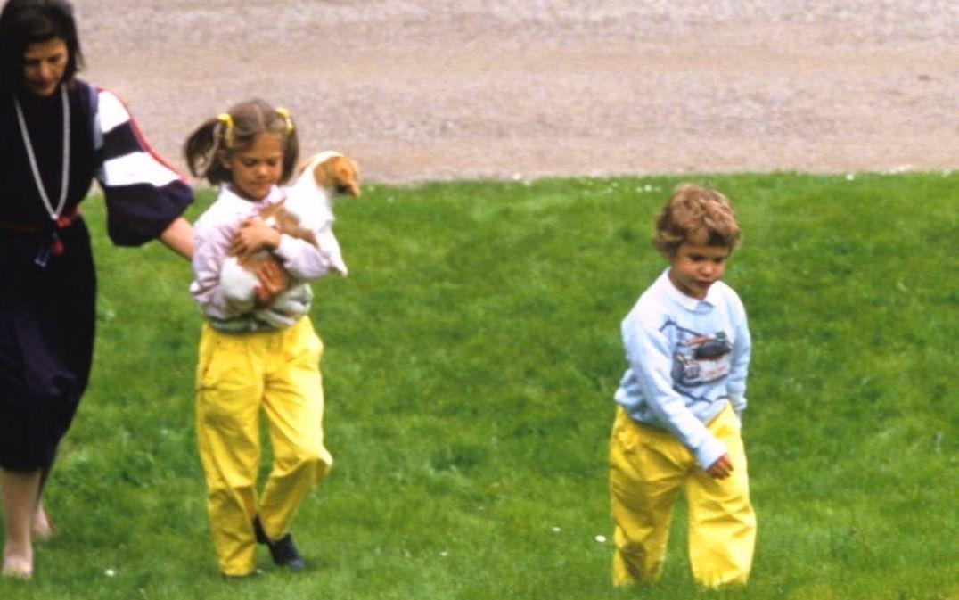 1986, 7 år: På somrig promenad med familjen. Foto: Stella