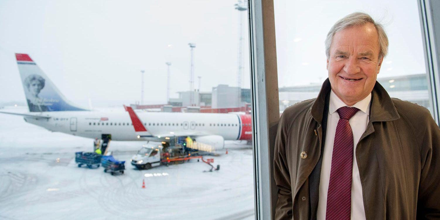 Björn Kjos, vd för flygbolaget Norwegian, siktar österut. Arkivbild.