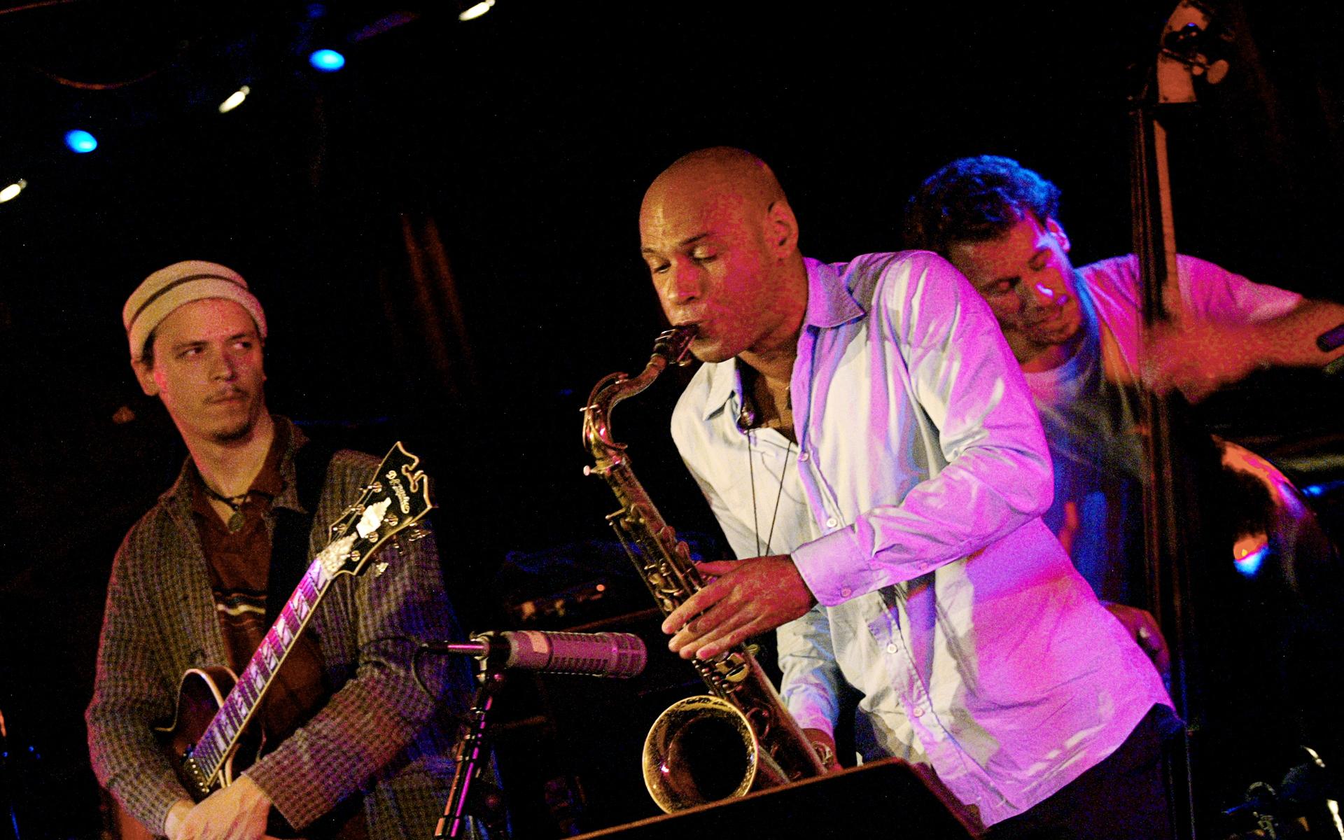 Kurt Rosenwinkel band på Nefertiti med Joshua Redman på sax och Larry Grenadier på bas.