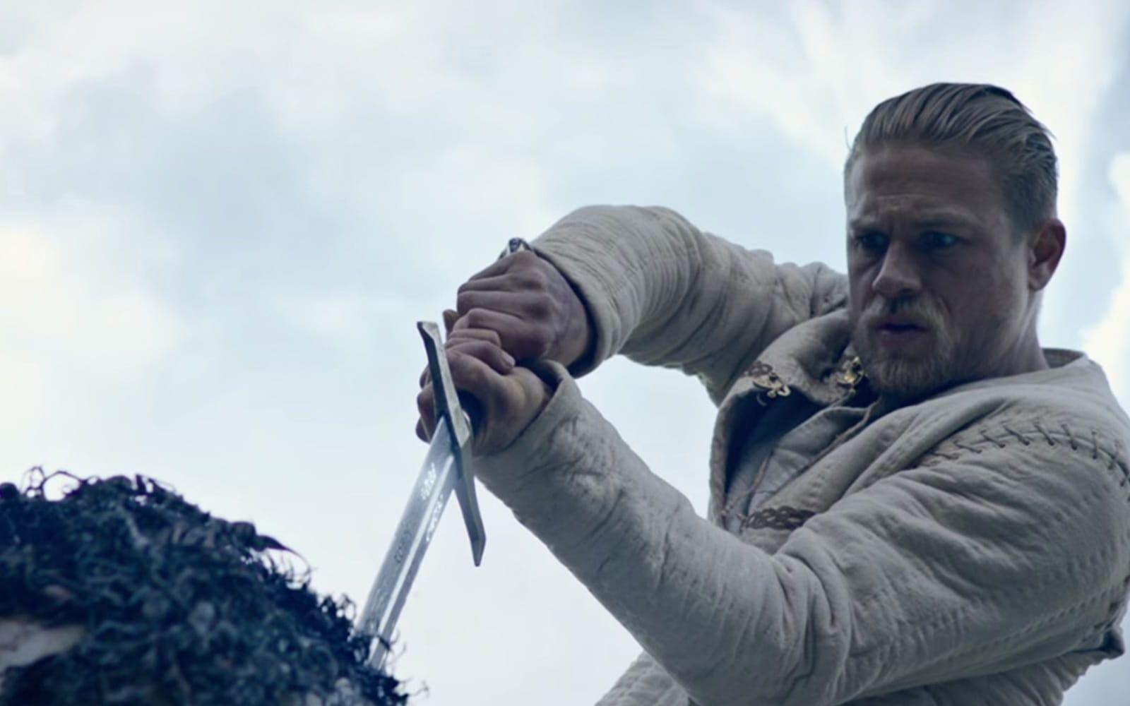 <strong>King Arthur: Legend of the Sword. </strong>Ännu en filmatisering av den klassiska sagan i regi av Guy Richie. Dessutom svensken Mikael Persbrandt i en roll (mars). Förväntningar: 3/5