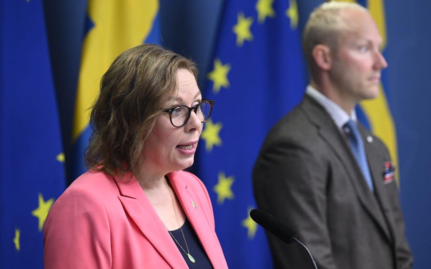 Migrationsminister Maria Malmer Stenergard (M) tillsammans med Ludvig Aspling (SD). Arkivbild.