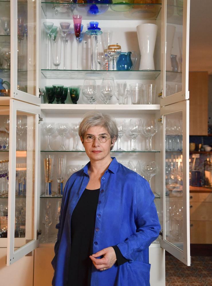 Förutom alla designuppdrag och utställningar över hela världen är Erika Lagerbielke också verksam som professor i glasdesign vid Linnéuniversitetet. &quot;Jag jobbar jättemycket. Att skapa är inte bara ett yrke, det är en livsstil&quot;, säger hon.