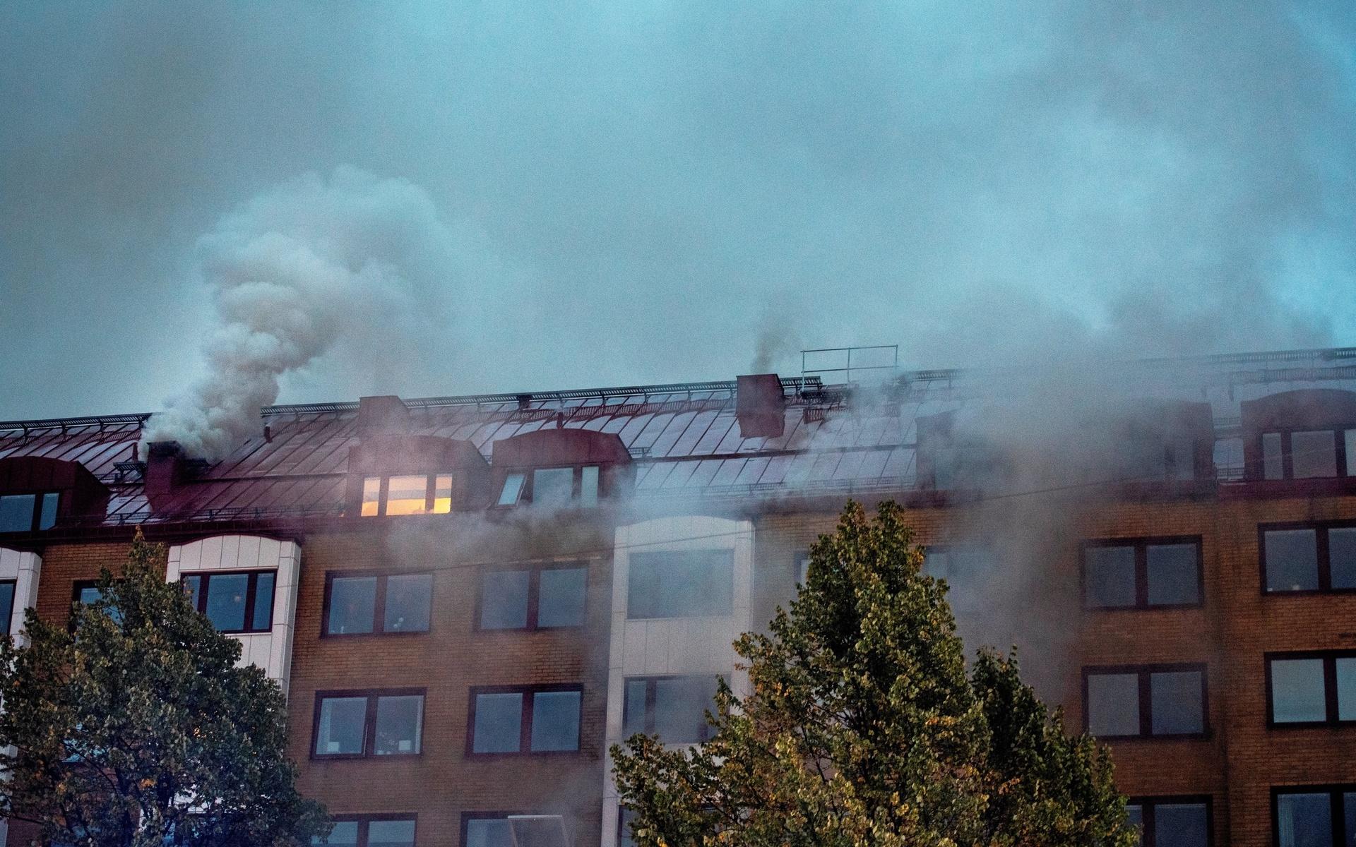 Explosionen orsakade en kraftig brand i ett lägenhetshus i Annedal i centrala Göteborg.
