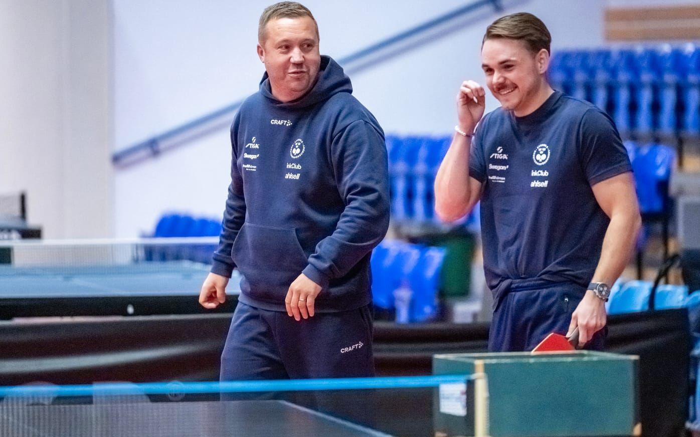 Förbundskapten Marcus Sjöberg och Malte Möregårdh, som är personlig tränare för brodern Truls Möregårdh.