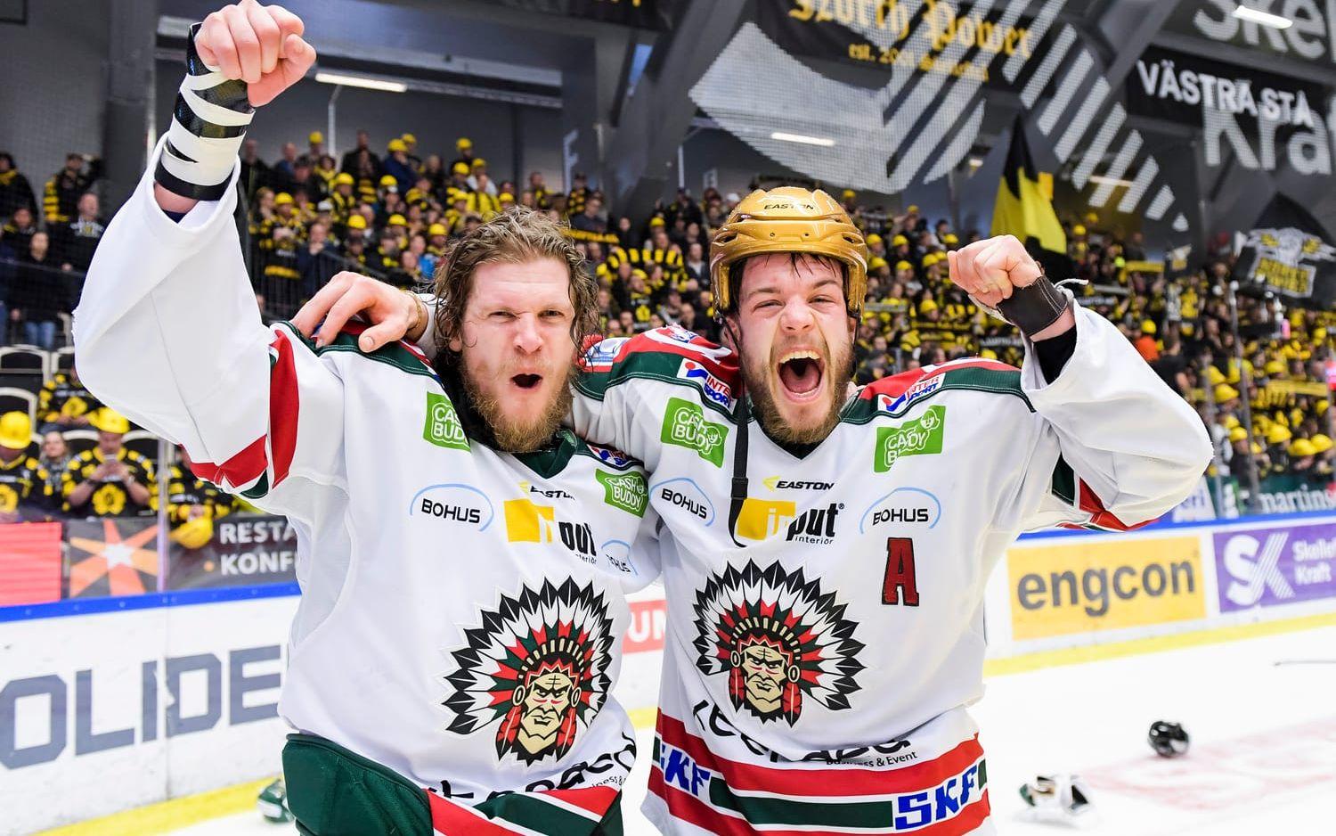 Väl i Frölunda fick han dessutom vinna SM-guld, här firar han tillsammans med Anton Axelsson. Bild:Bildbyrån