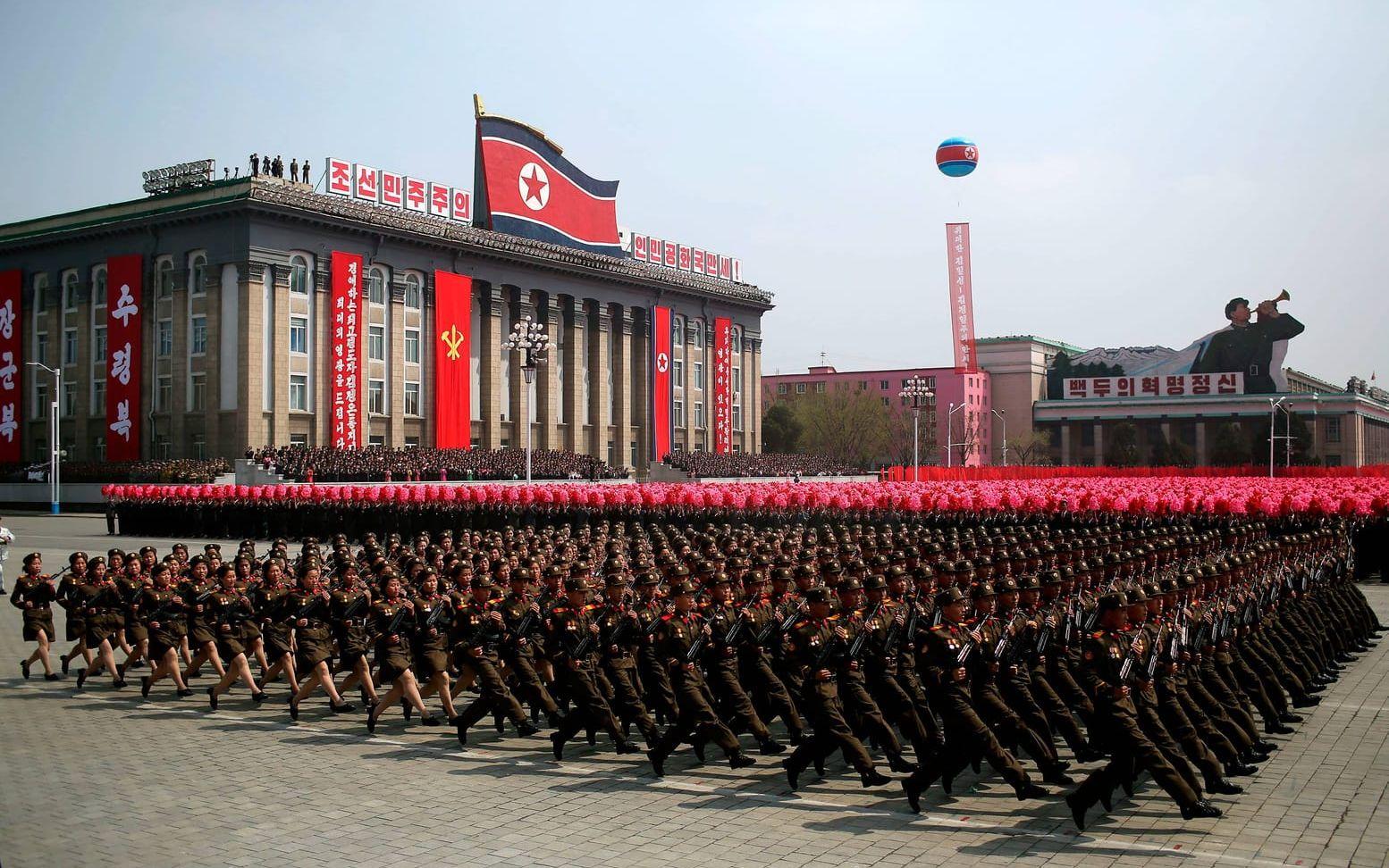 Experter varnar för att maktuppvisningar från USA:s håll riskerar att trappa upp Kim Jong-Uns stridslusta. Bild: TT
