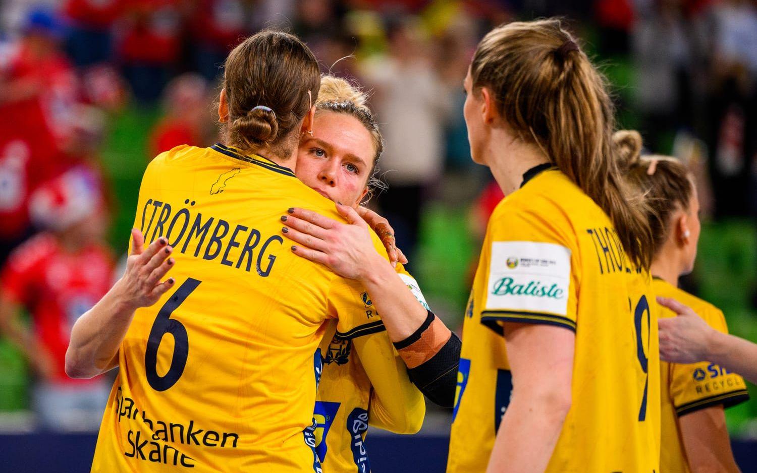 Nu behöver Sverige vinna sina återstående matcher för att ha en chans att ta sig vidare.