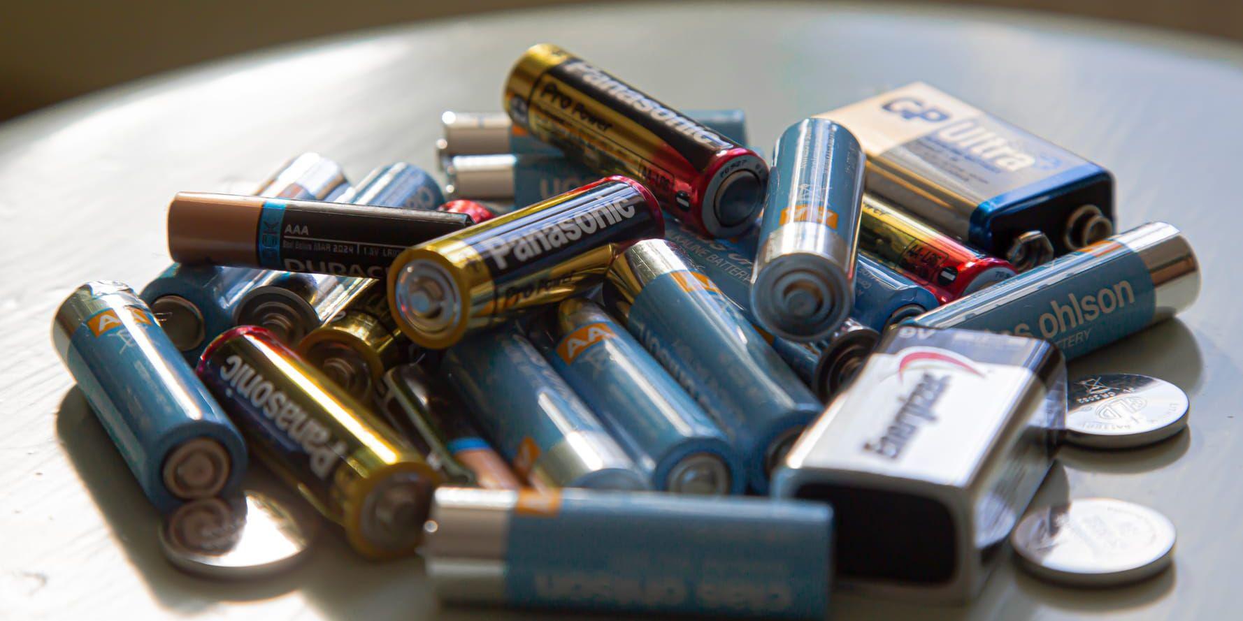 Batterier ska återvinnas i en speciell behållare.